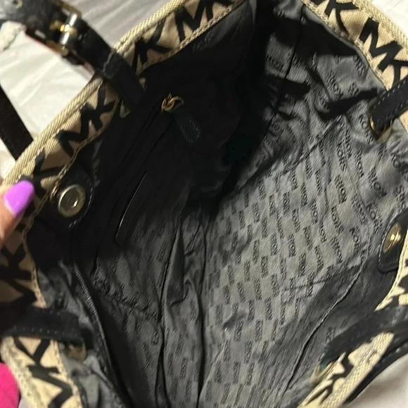 Michael Kors Monogram Sequin Stripe Black Jacquard tote - Picture 4 of 6